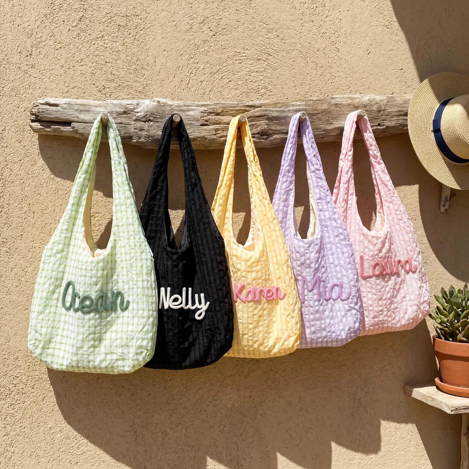 Colorful gingham beach tote for wedding DIY