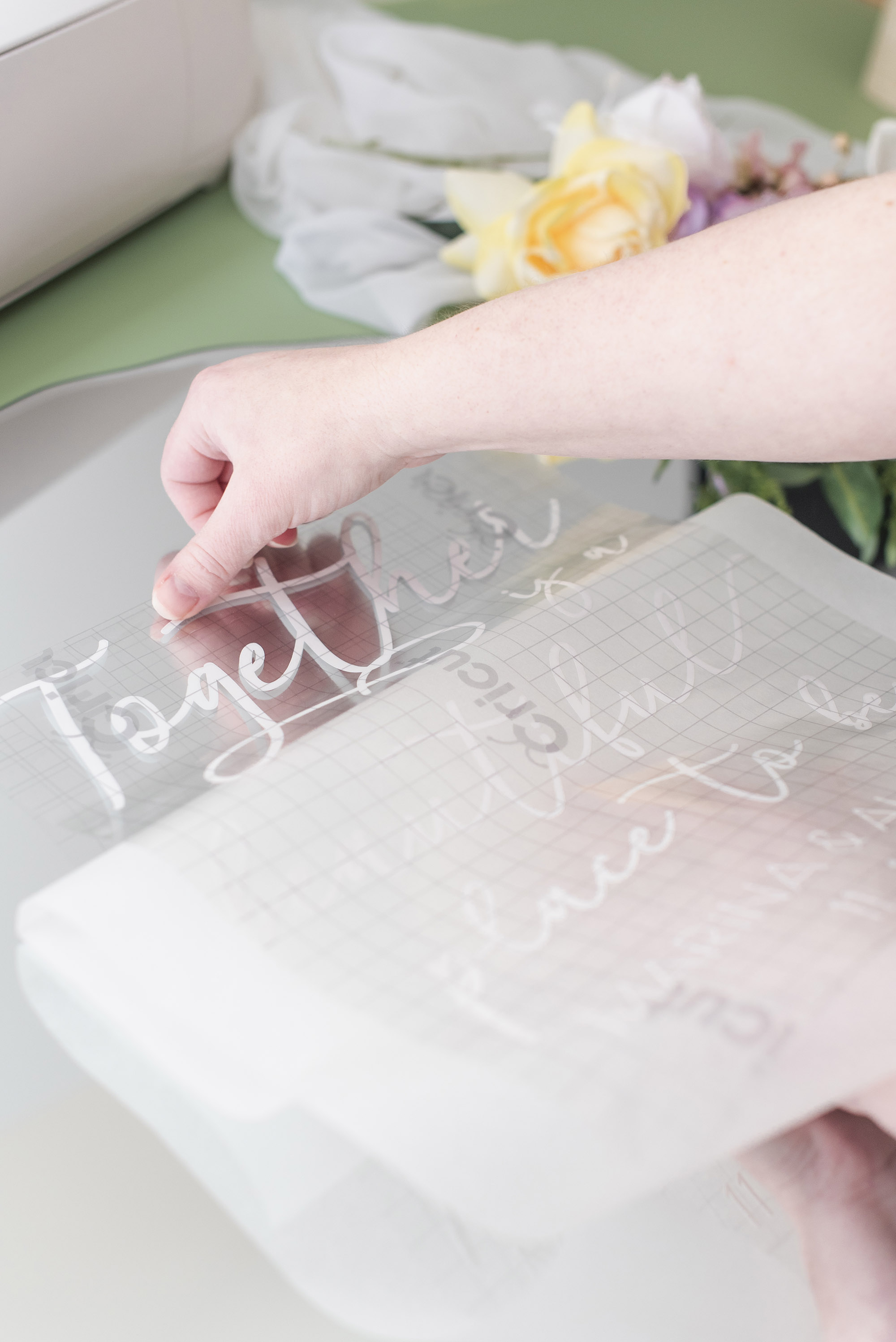 How to use vinyl for your Cricut wedding
