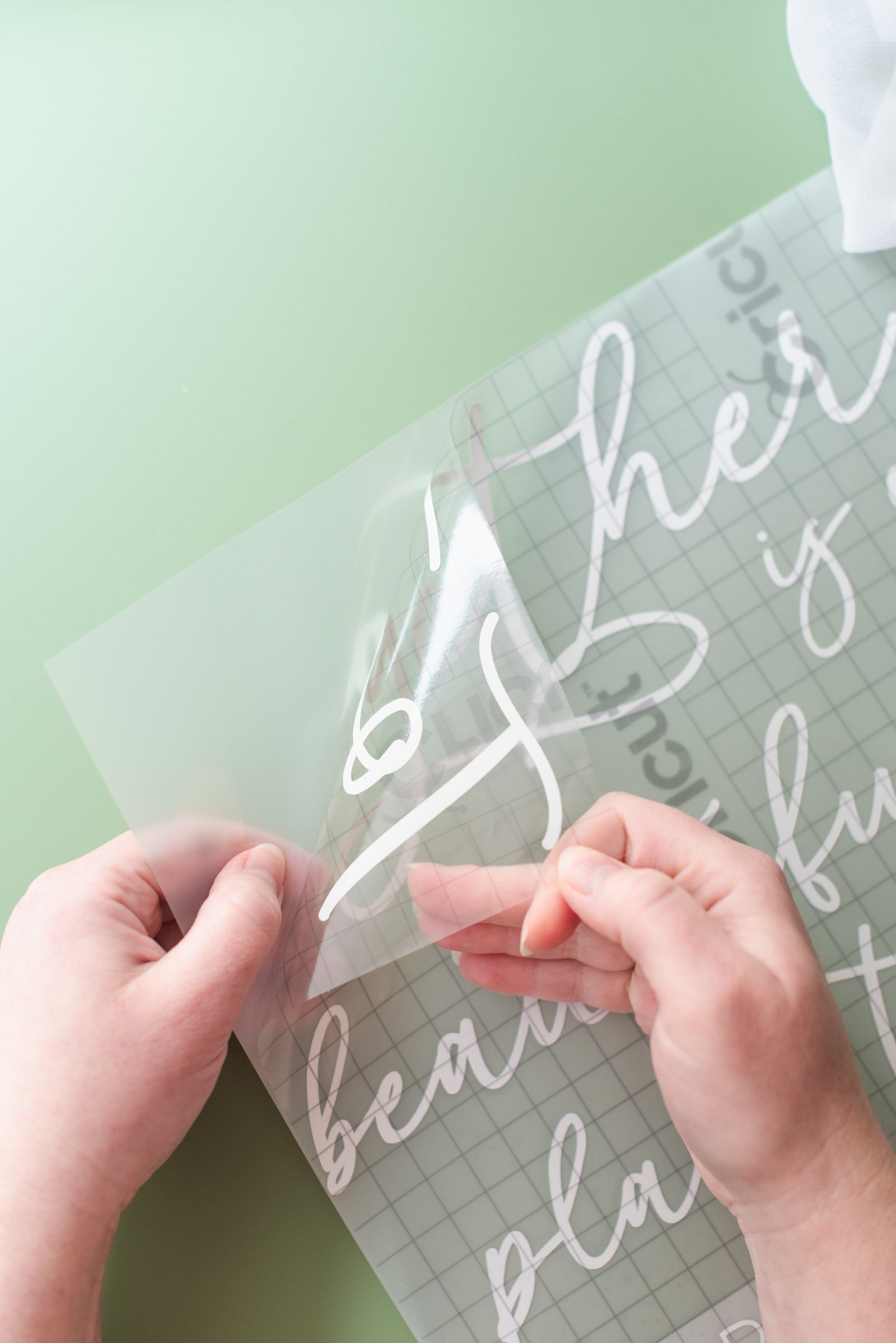 Step by step tutorial on how to transform a mirror into a wedding welcome sign with a Cricut machine
