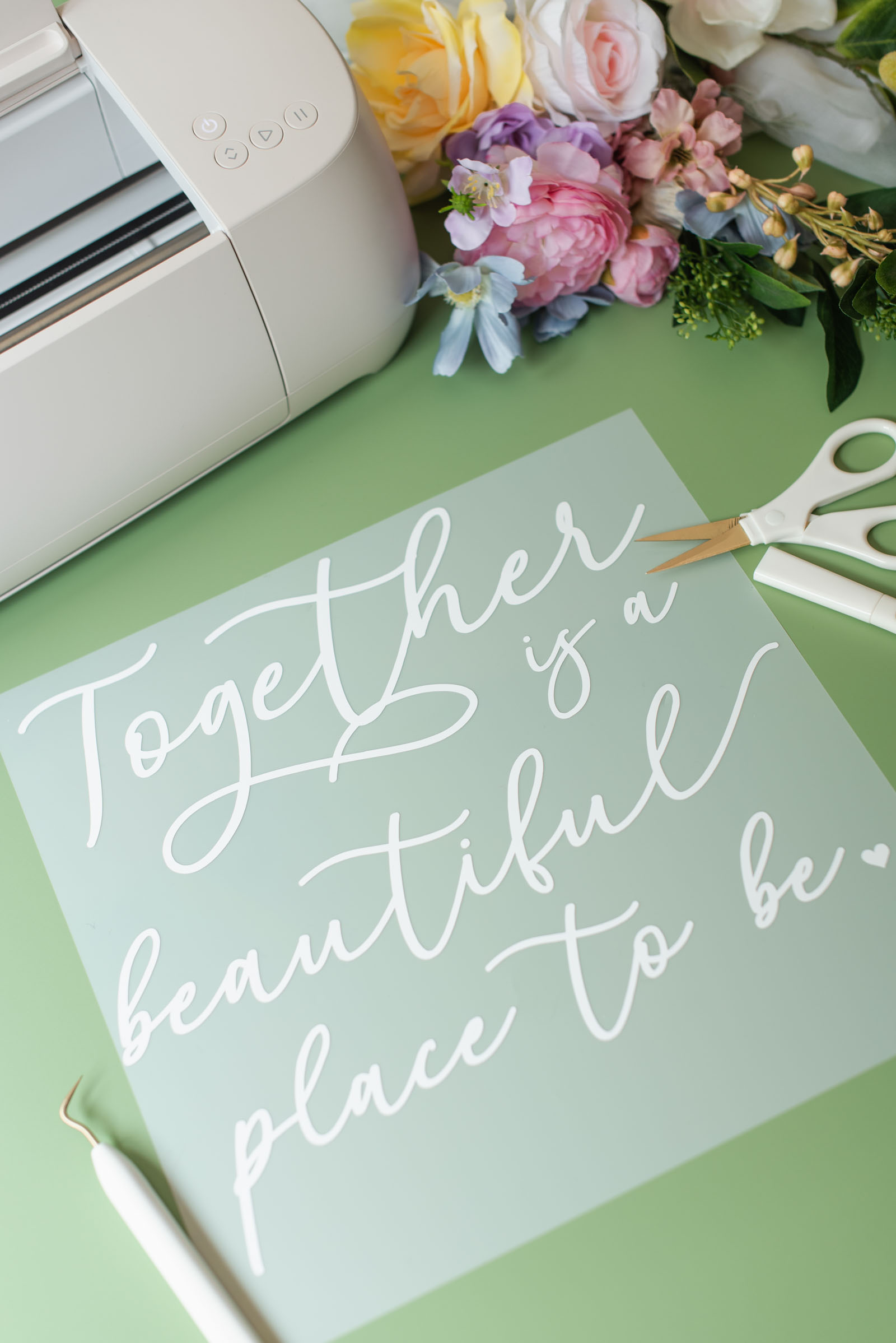 Step by step tutorial on how to transform a mirror into a wedding welcome sign with a Cricut machine