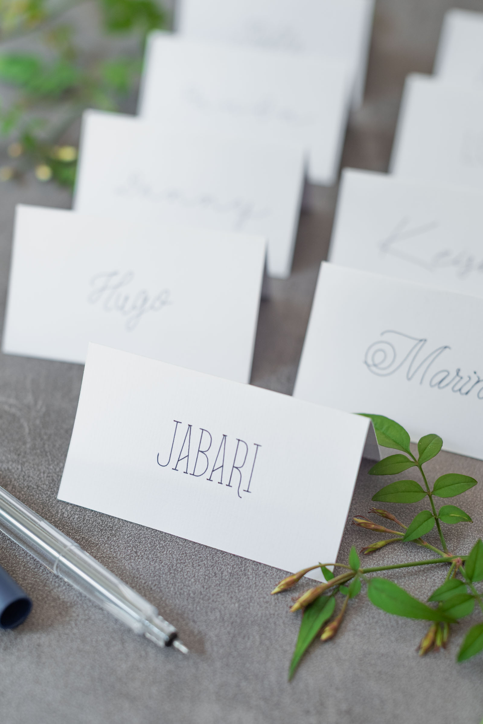 How to write your wedding place cards with your Cricut machine