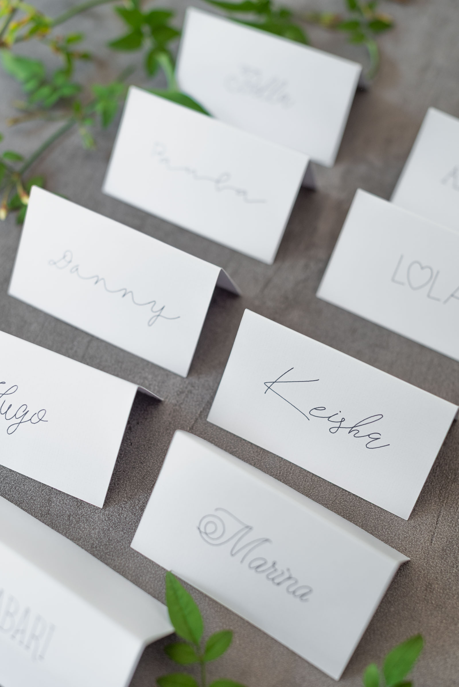 How to write your wedding place cards with your Cricut machine