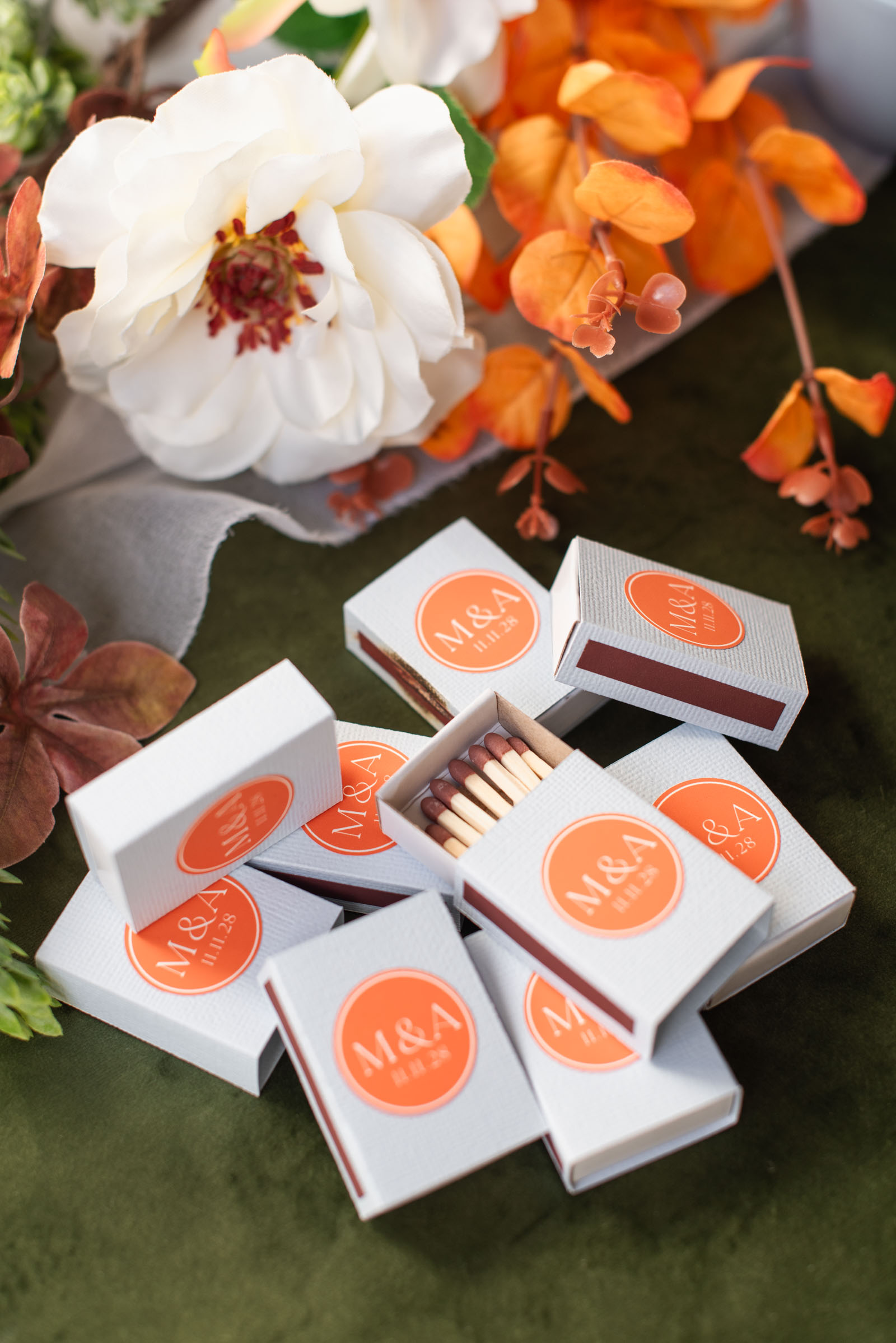 How to make personalized wedding matchbox favors