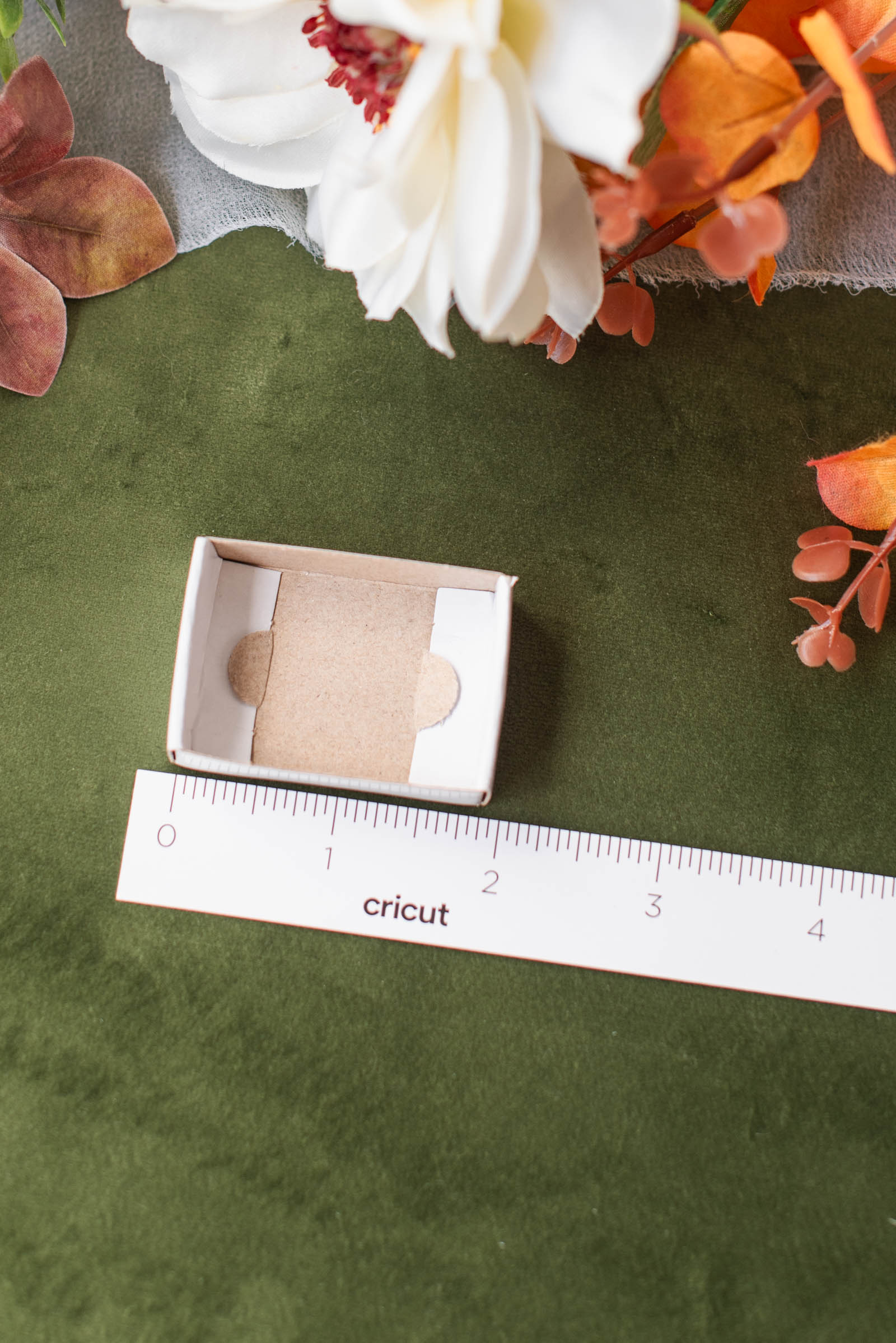 Everything you need to know about making a wedding matchbox favors with a Cricut