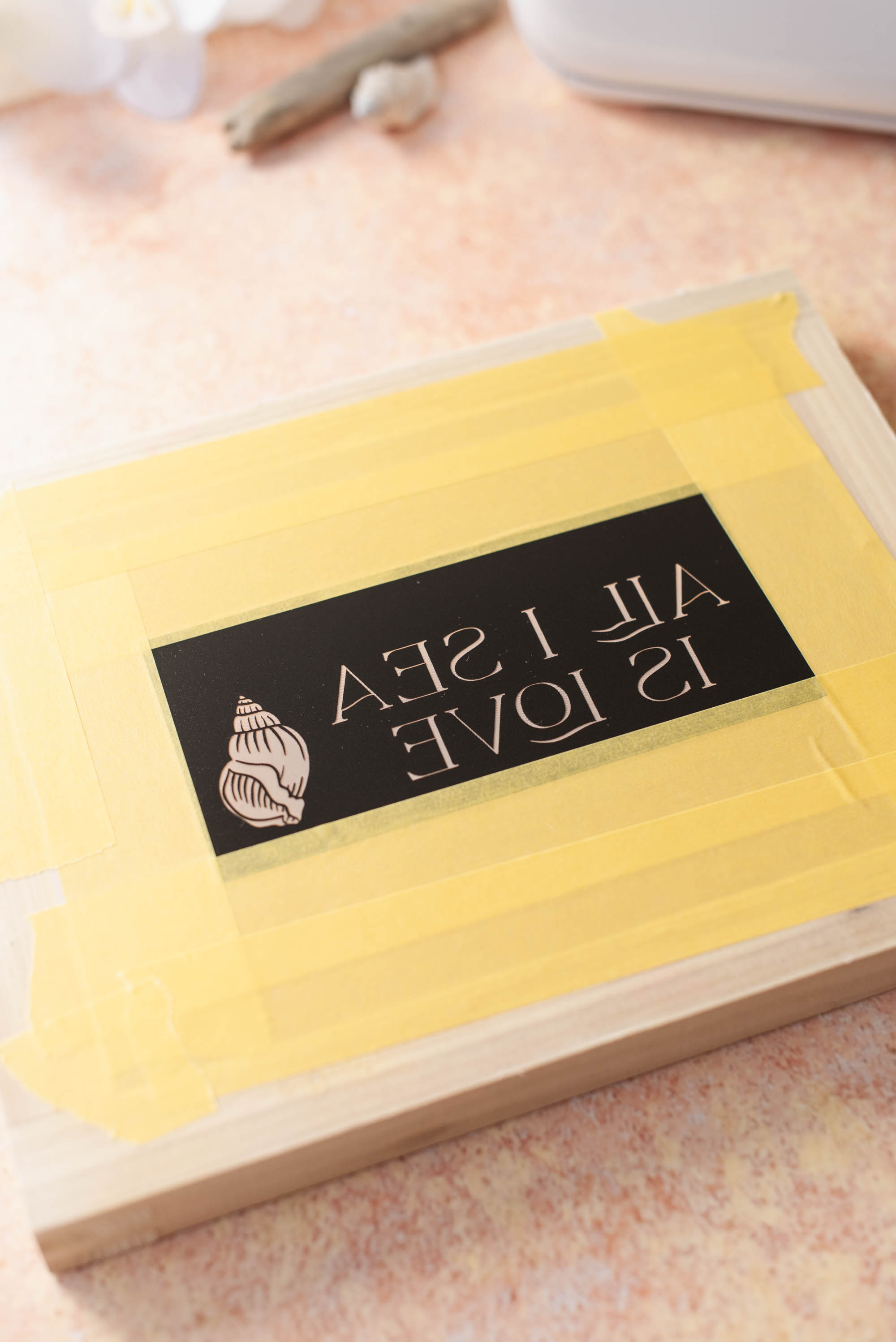 How to screen print wedding tote bags with Cricut vinyl stencil