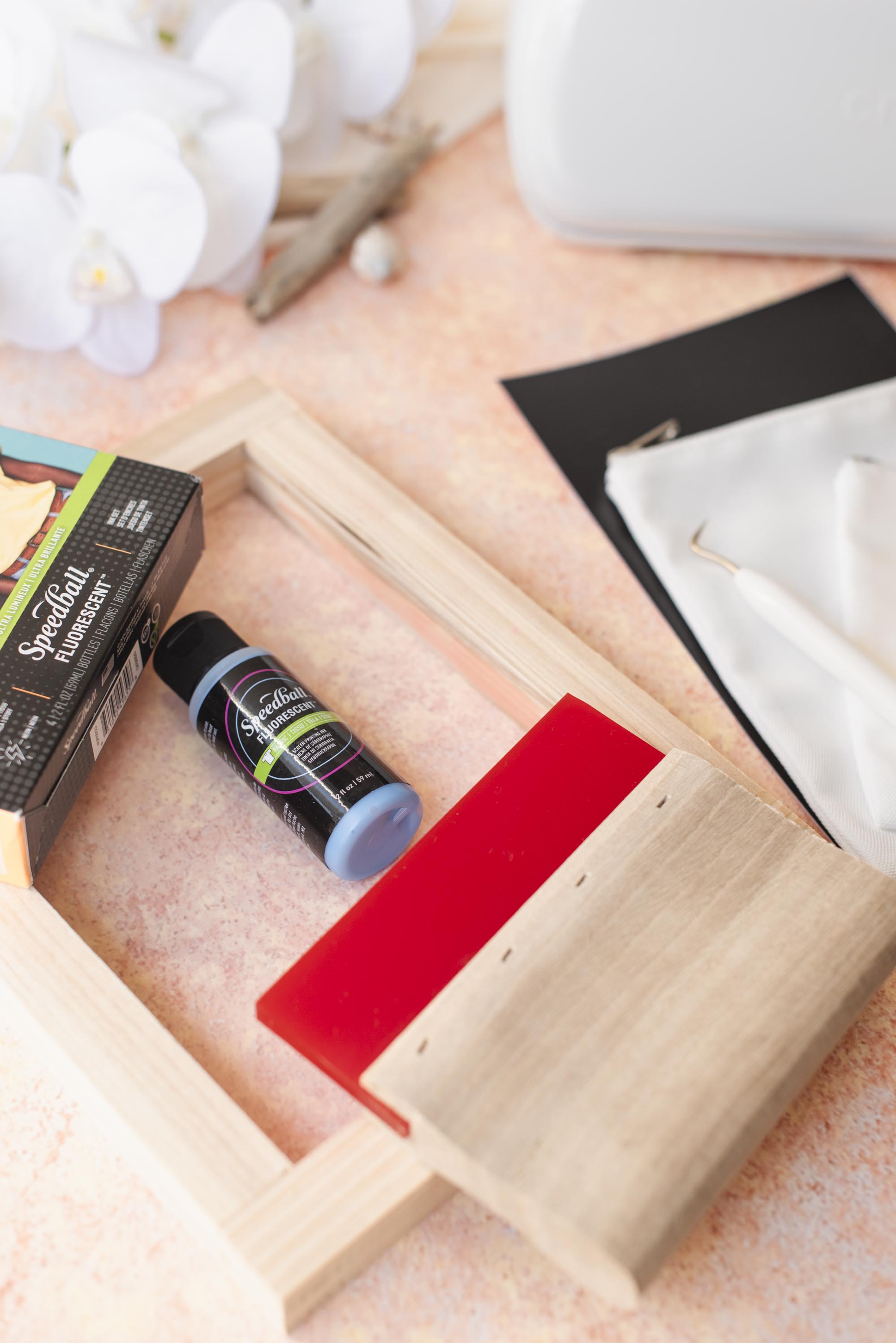 How to screen print your wedding bags with Cricut vinyl