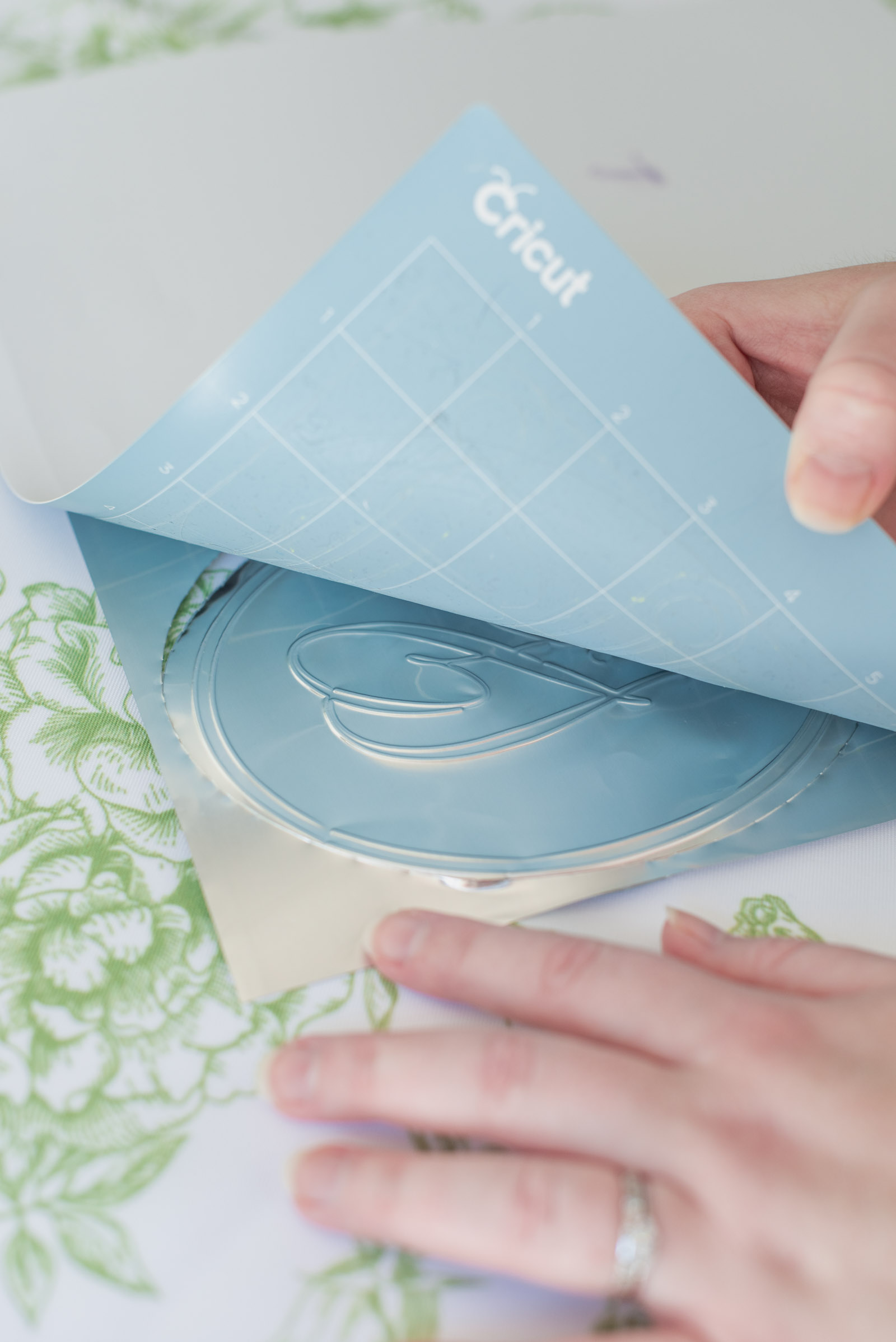 How to remove embossing foil from a Cricut mat