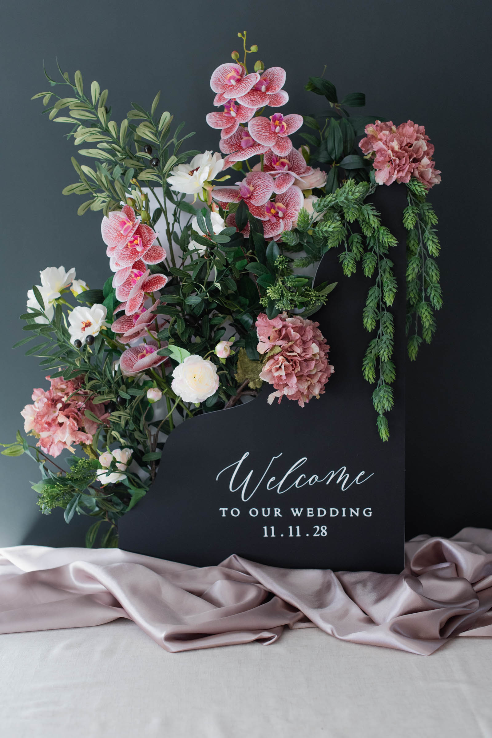 How to create a wedding welcome flower box sign with a Cricut Joy