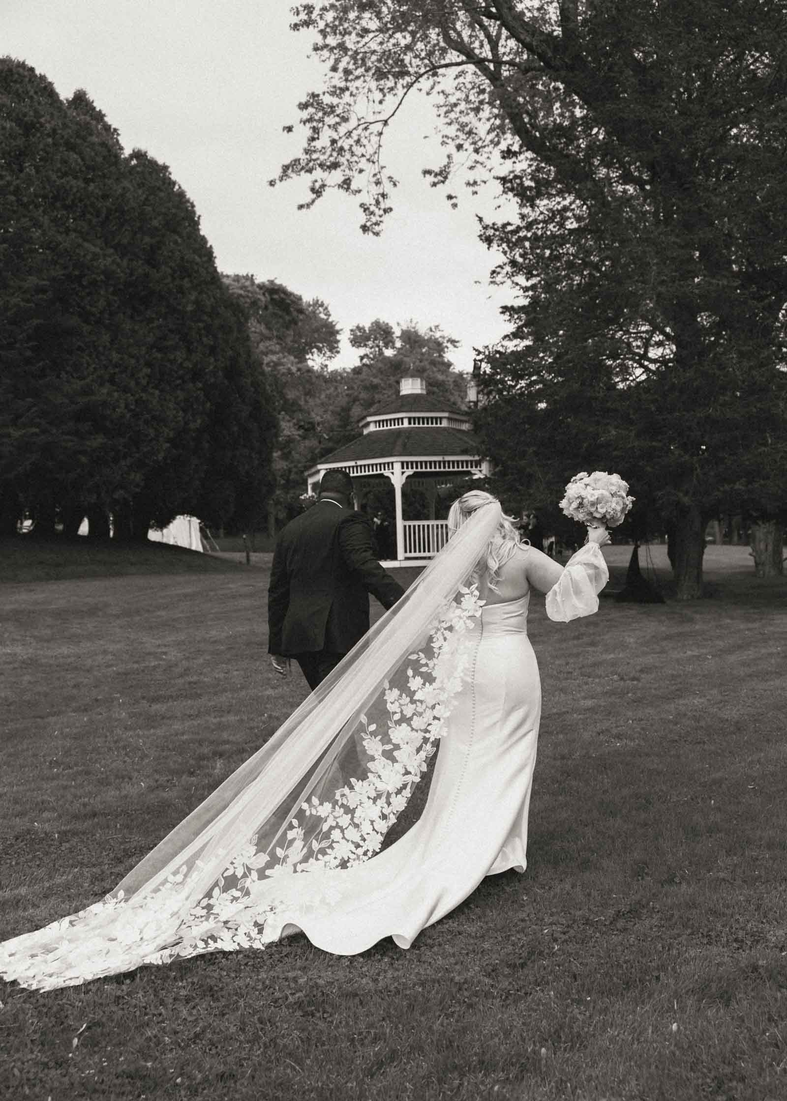 Detachable wedding sleeves for all brides