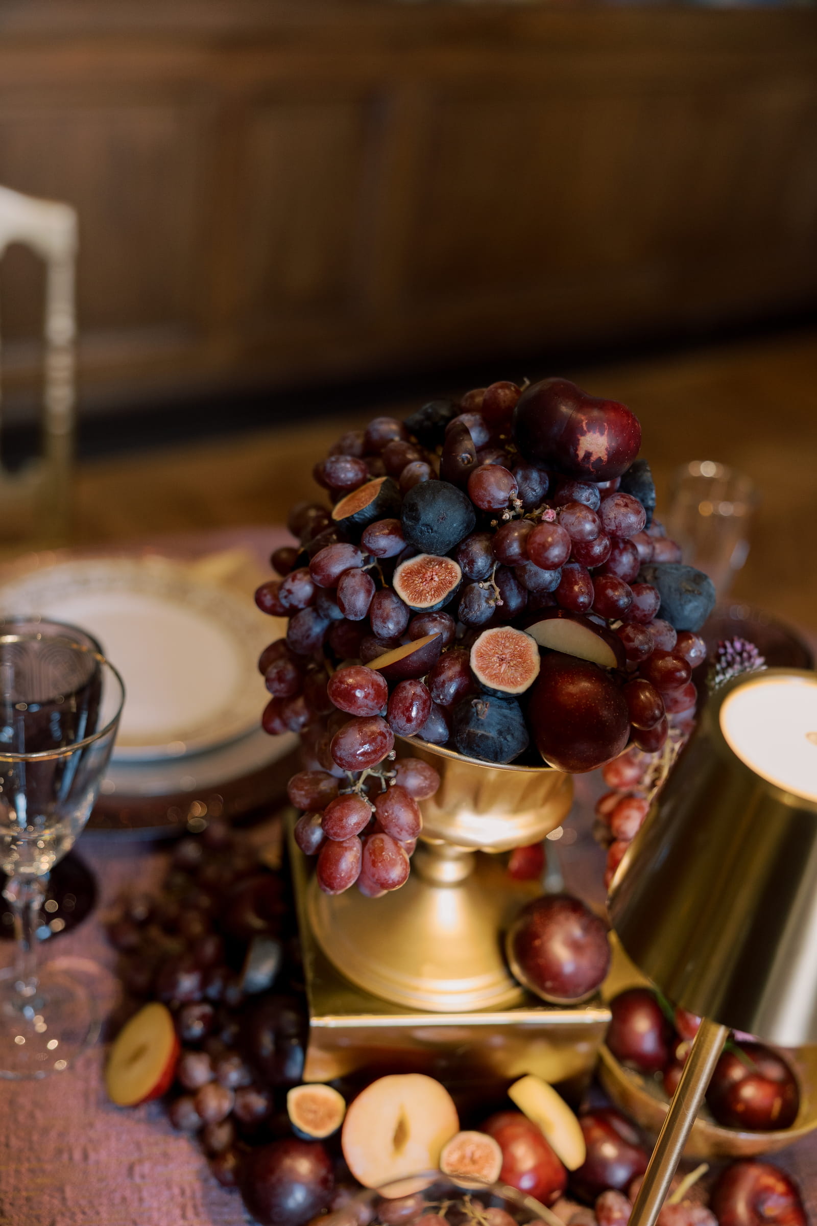 All purple figs and grapes for dramatic wedding table decor