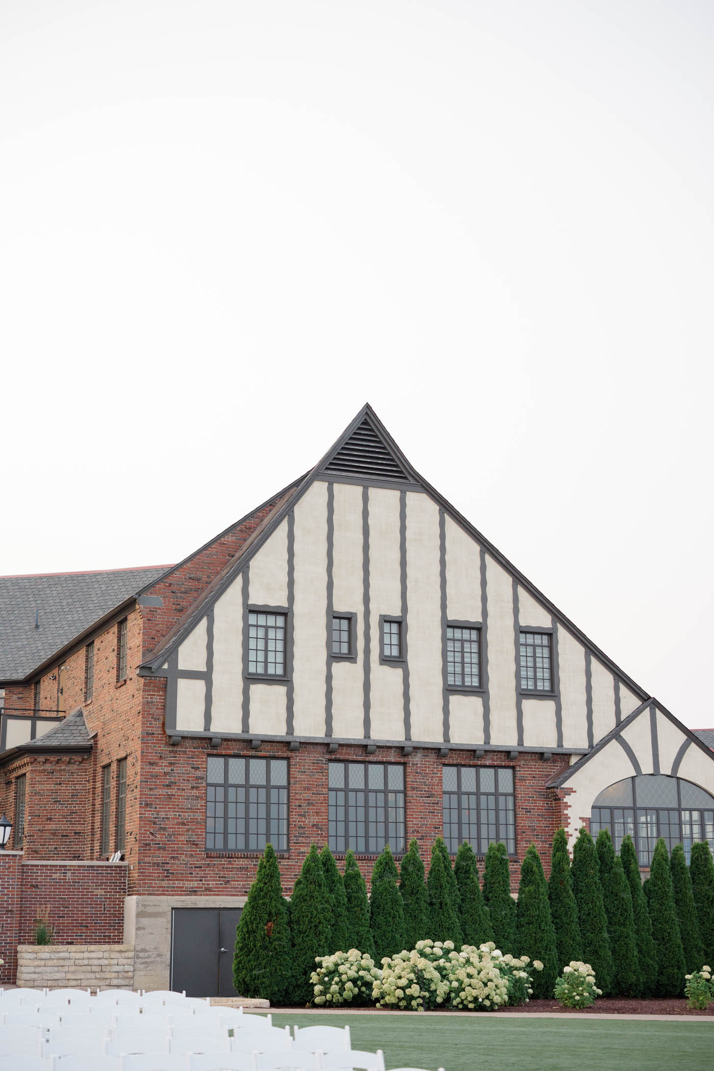 St Clair Inn in Michigan for outdoor wedding venue