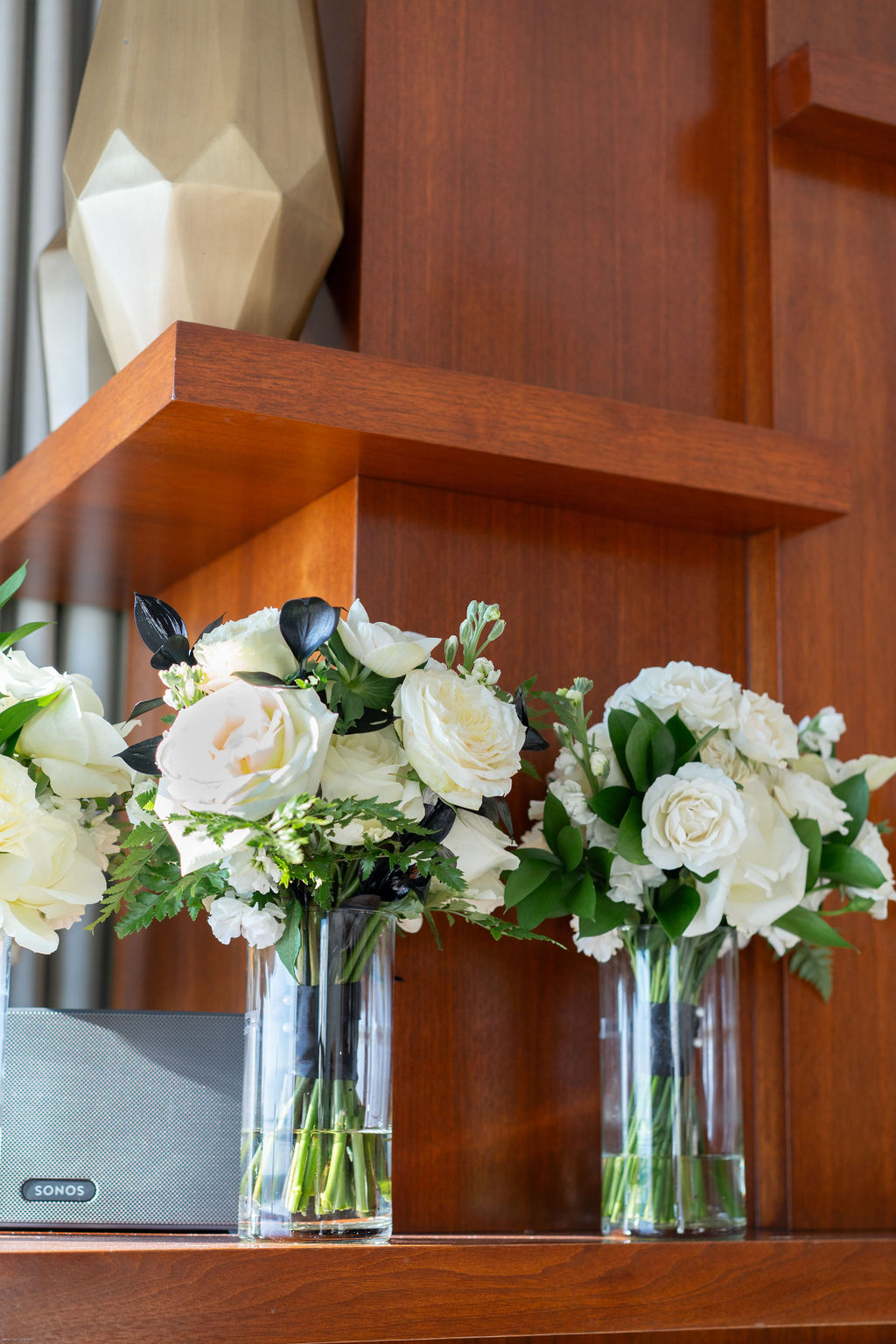White rose bridesmaid bouquets