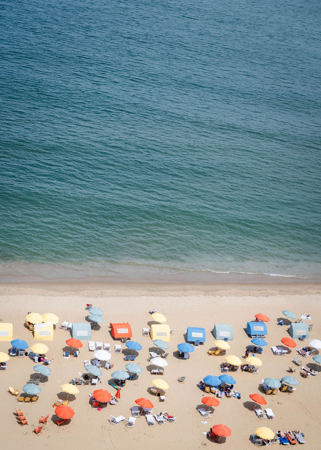 Virginia Beach wedding with colorful beach umbrellas from Marriott Virginia Beach Oceanfront
